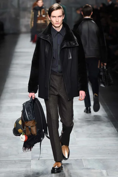 Look 24